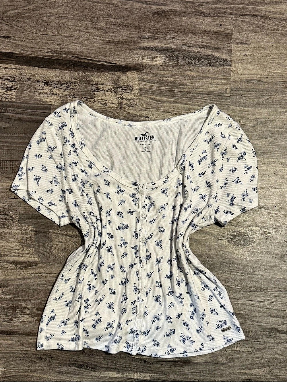 Hollister Must-Have Collection Baby Tee Floral Top White & Blue